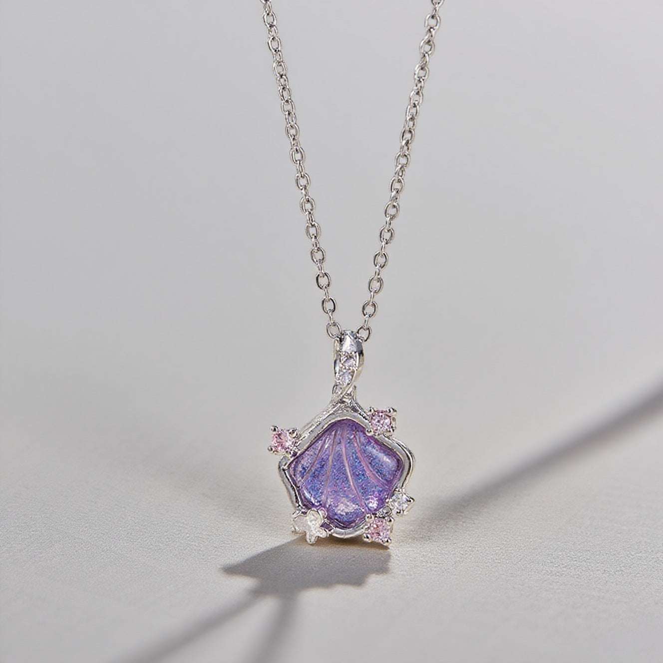 Elegant Shell Pendant Necklace for Women.