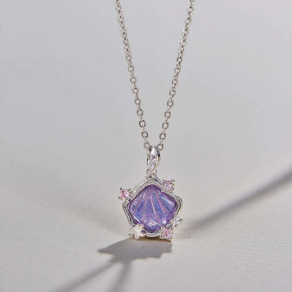 Elegant Shell Pendant Necklace for Women.