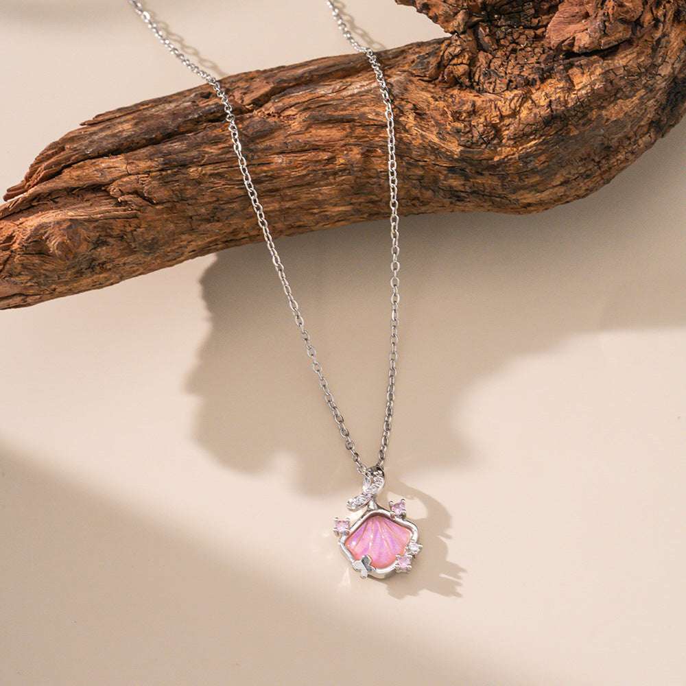 Elegant Shell Pendant Necklace for Women.