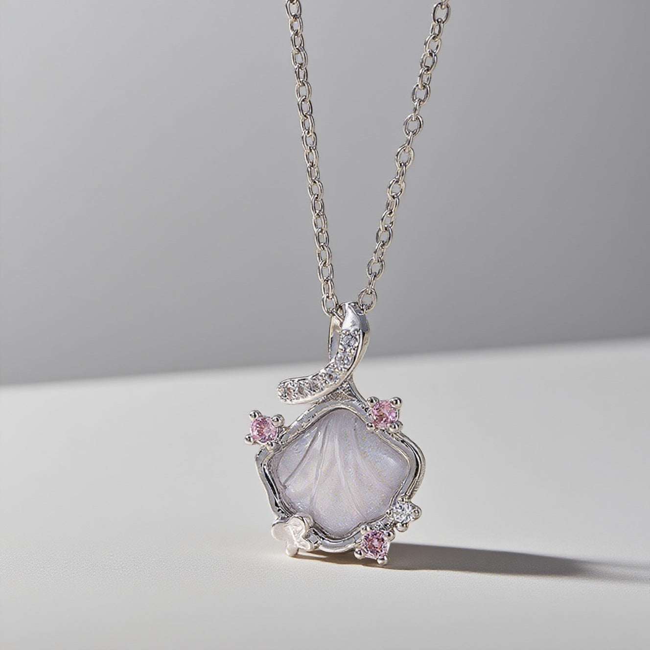 Elegant Shell Pendant Necklace for Women.
